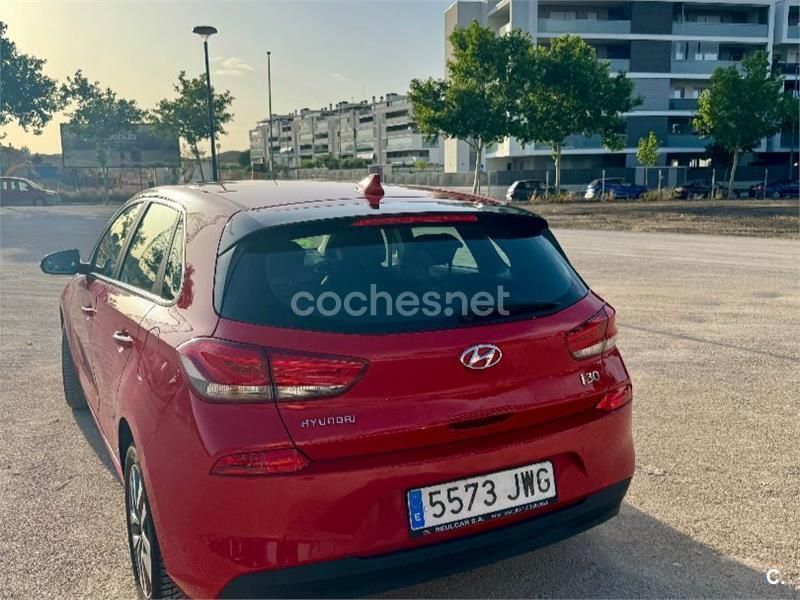 Rojo Usado 2017 Hyundai i30 Berlina | 10.000 € (Un poco caro) - Imagen 1/4