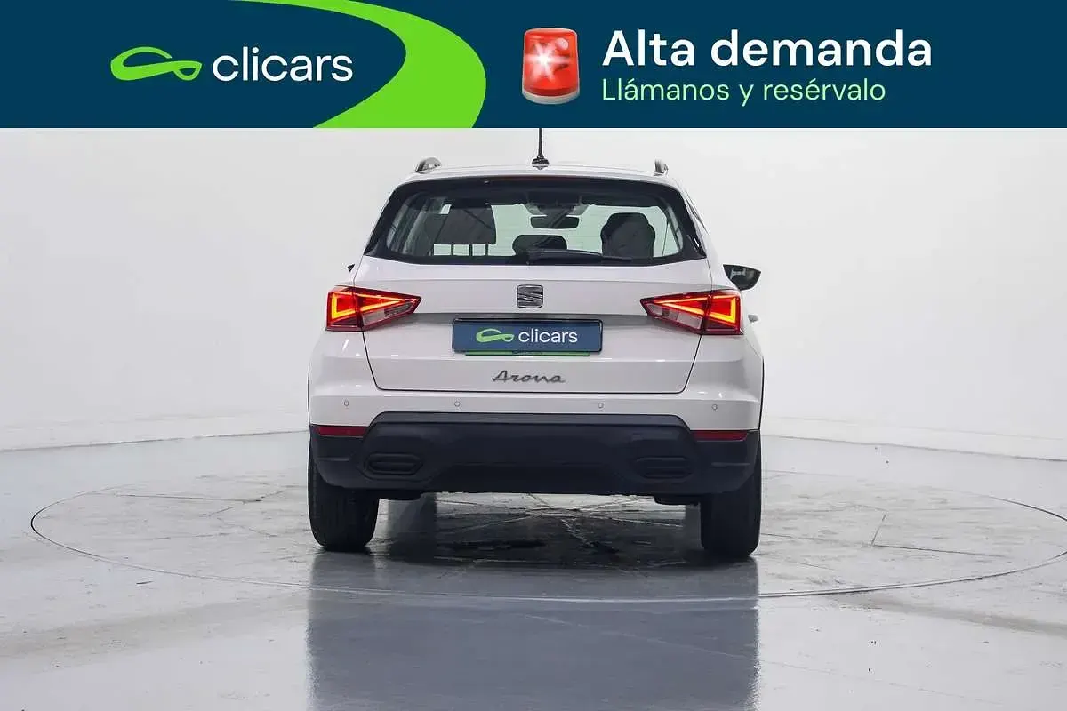 Usado Seat Arona Style 110 CV (80 kW) 2023 Blanco SUV
