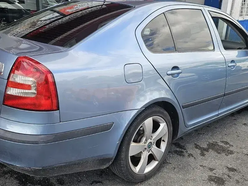 Usado Skoda Octavia Elegance 140 CV (102 kW) 2007 Azul Berlina