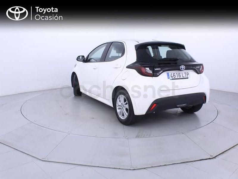 Usado Toyota Yaris Hybrid Business Edition 116 CV (85 kW) 2021 Blanco Berlina