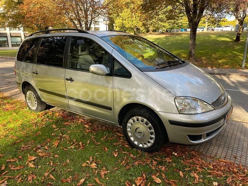 Usado Ford Galaxy Ghia 130 CV (95 kW) 2005 Gris / plata Monovolumen