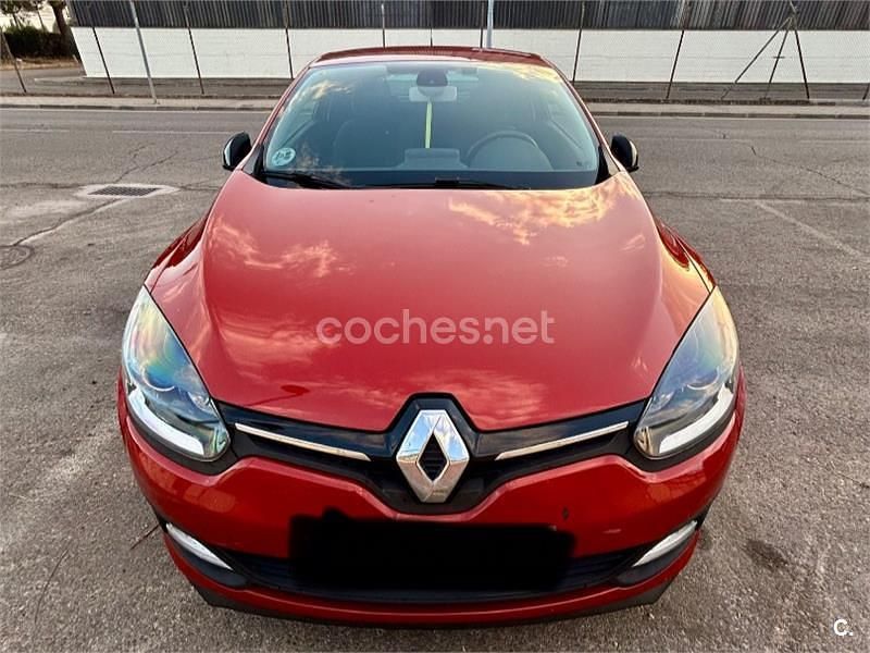 Rojo Usado 2015 Renault Mégane GrandTour LIMITED Familiar | 5900 € (Precio justo) - Imagen 1/4