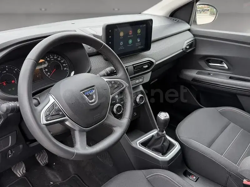 Usado Dacia Jogger Extreme 100 CV (73 kW) 2022 Blanco Monovolumen