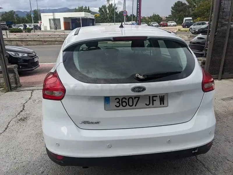 Usado Ford Focus Titanium 115 CV (84 kW) 2015 Blanco Berlina