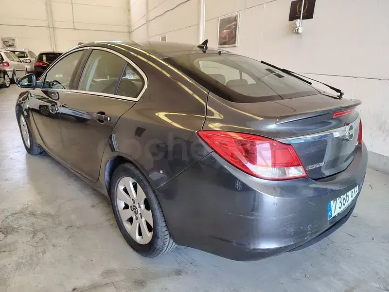 Usado Opel Insignia Sport 160 CV (117 kW) 2010 Gris / plata Berlina
