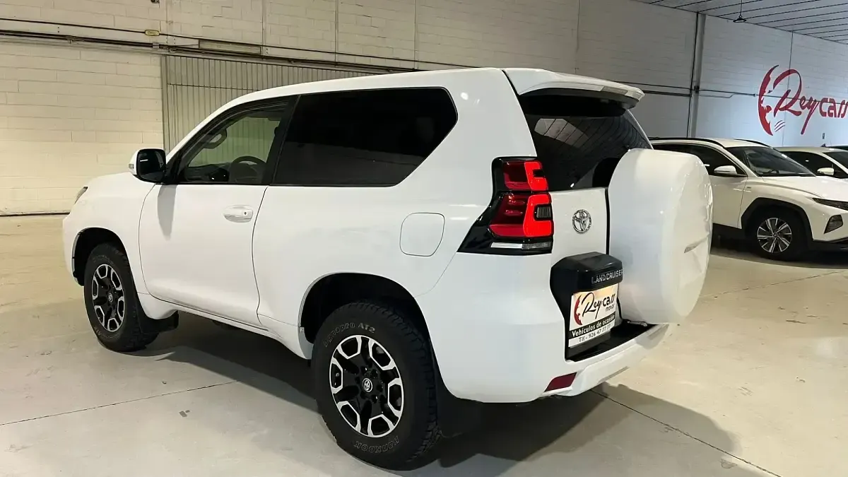 Begagnad Toyota Land Cruiser 177 HK (130 kW) 2019 Vit SUV