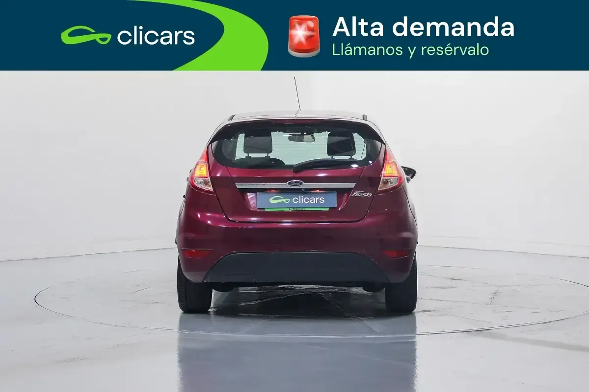 Usado Ford Fiesta Titanium 95 CV (69 kW) 2015 Rojo Utilitario
