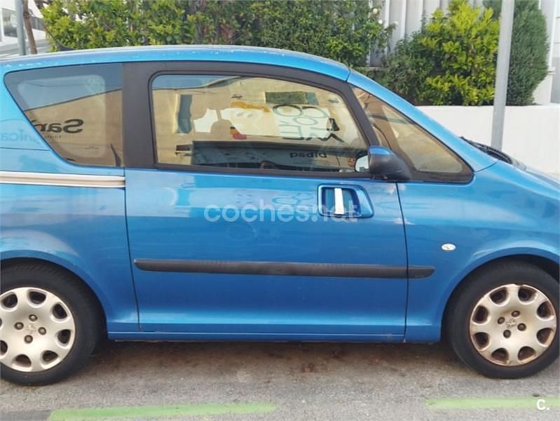 Usado Peugeot 1007 75 CV (55 kW) 2005 Azul Monovolumen