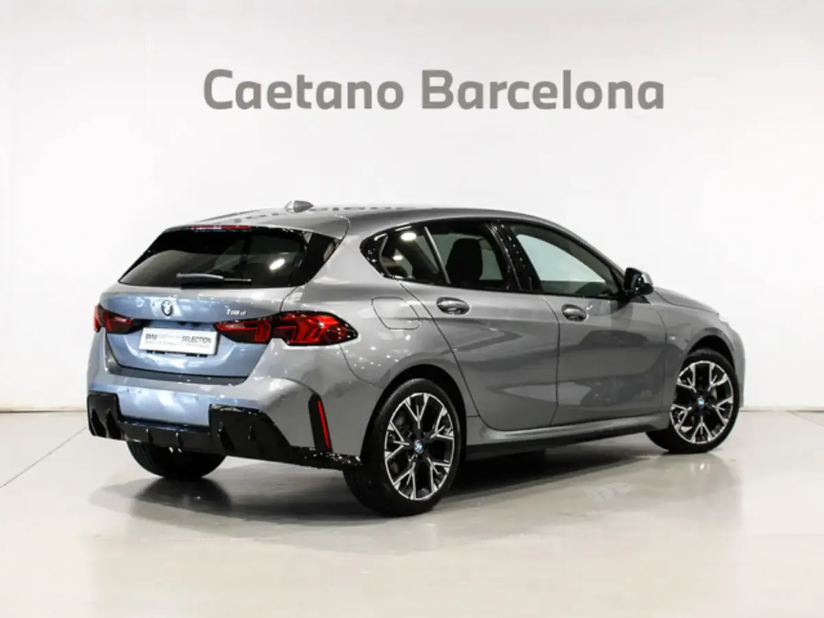 Usado BMW 118 Comfort Edition 150 CV (110 kW) 2025 Gris Utilitario