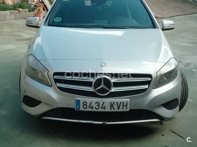 Usado Mercedes A180 Urban 109 CV (80 kW) 2013 Blanco Berlina