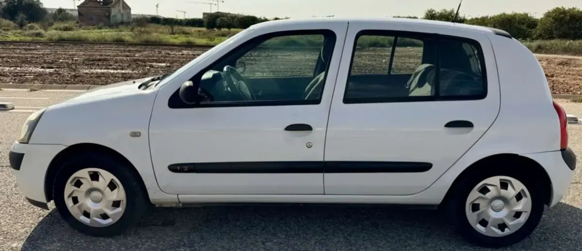 Usado Renault Clio Authentique 60 CV (44 kW) 2005 Blanco Utilitario