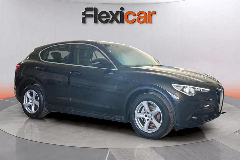 Usado Alfa Romeo Stelvio 180 CV (132 kW) 2017 Negro SUV