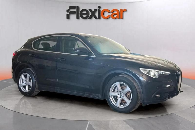 Negro Usado 2017 Alfa Romeo Stelvio SUV | 16.990 € (Precio justo) - Imagen 1/4