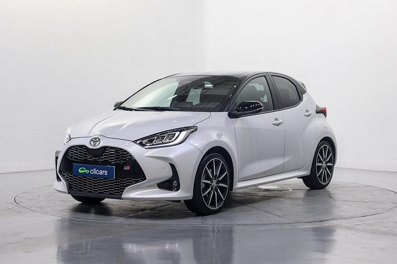 Usado Toyota Yaris Hybrid Plus 130 CV (95 kW) 2025 Blanco Berlina
