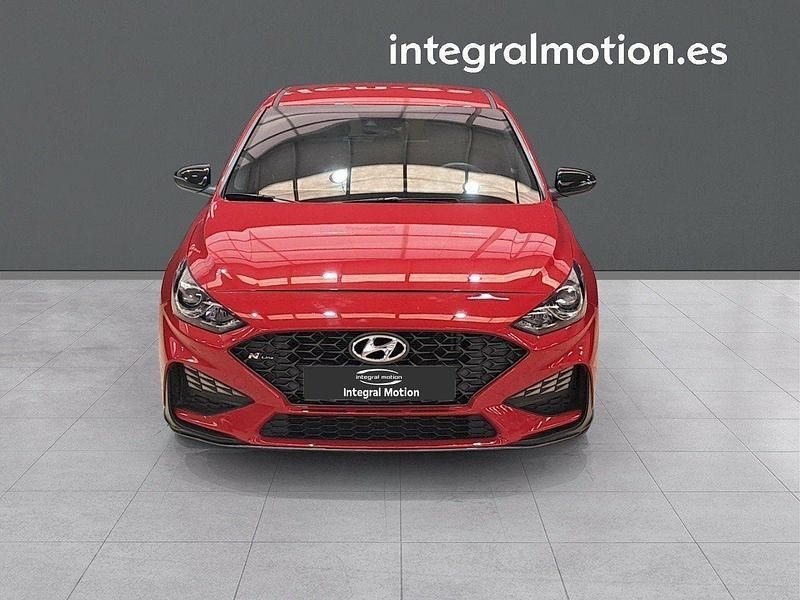 Usado Hyundai i30 N Line 120 CV (88 kW) 2024 Rojo Berlina