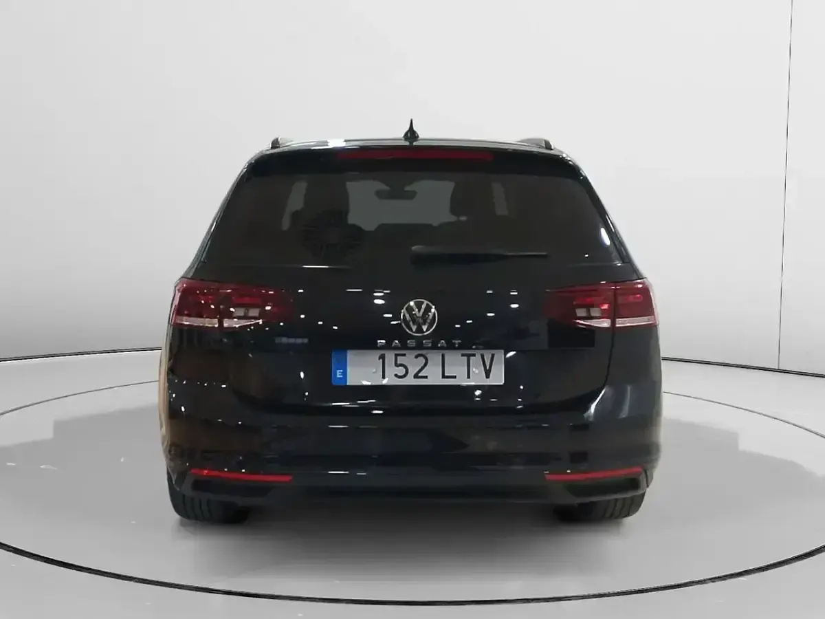 Usado VW Passat Business 122 CV (89 kW) 2021 Negro Familiar