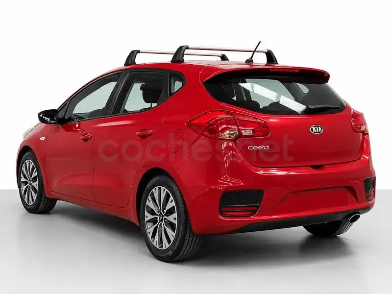 Usado Kia Ceed 100 CV (73 kW) 2016 Granate Utilitario