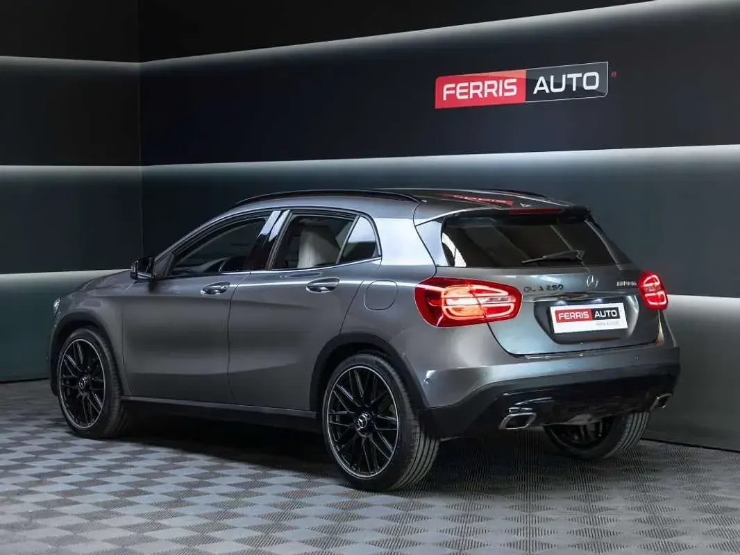 Usado Mercedes GLA250 Urban 211 CV (155 kW) 2014 Gris SUV