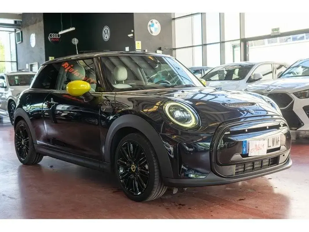 Usado Mini Cooper SE 135 kW (184 CV) 2022 Negro Utilitario