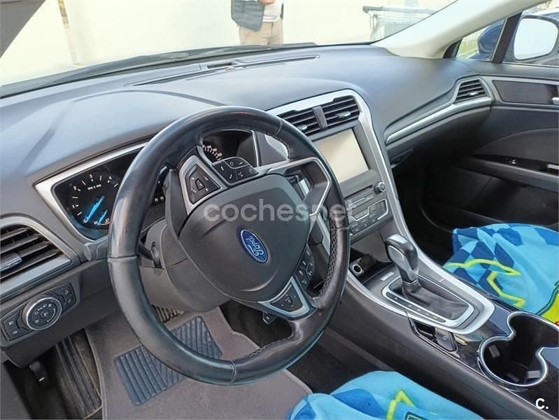 Usado Ford Mondeo Trend 150 CV (110 kW) 2015 Azul Berlina