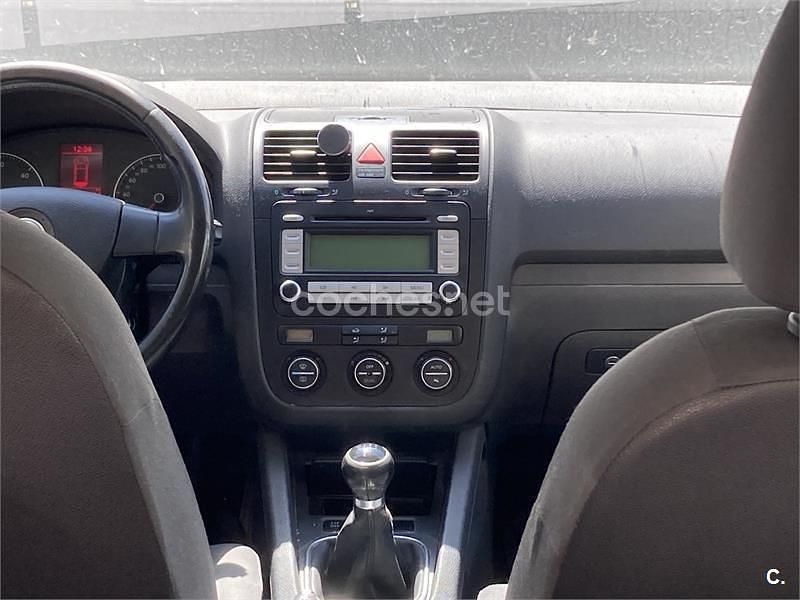 Usado VW Golf VI Highline 105 CV (77 kW) 2008 Gris / plata Utilitario