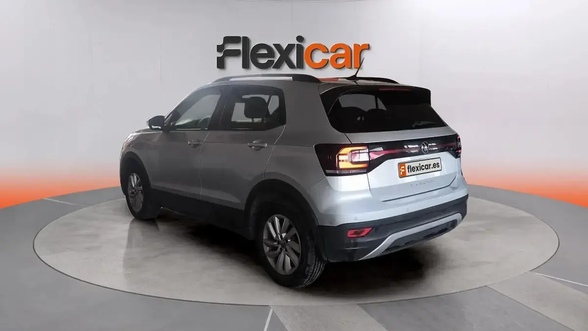 Usado VW T-Cross Advance 110 CV (80 kW) 2023 Gris SUV
