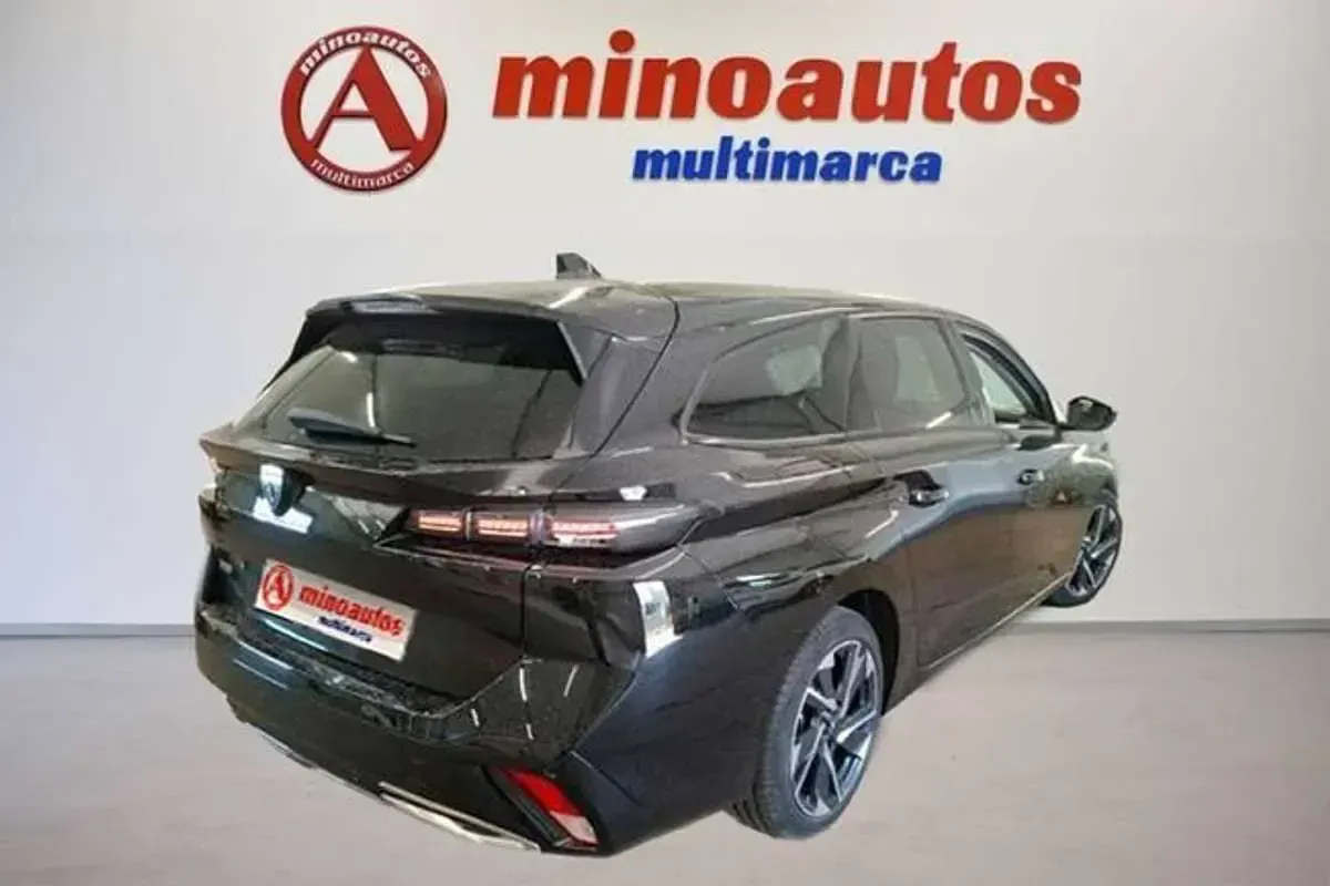 Usado Peugeot 308 Allure 131 CV (96 kW) 2023 Negro Familiar