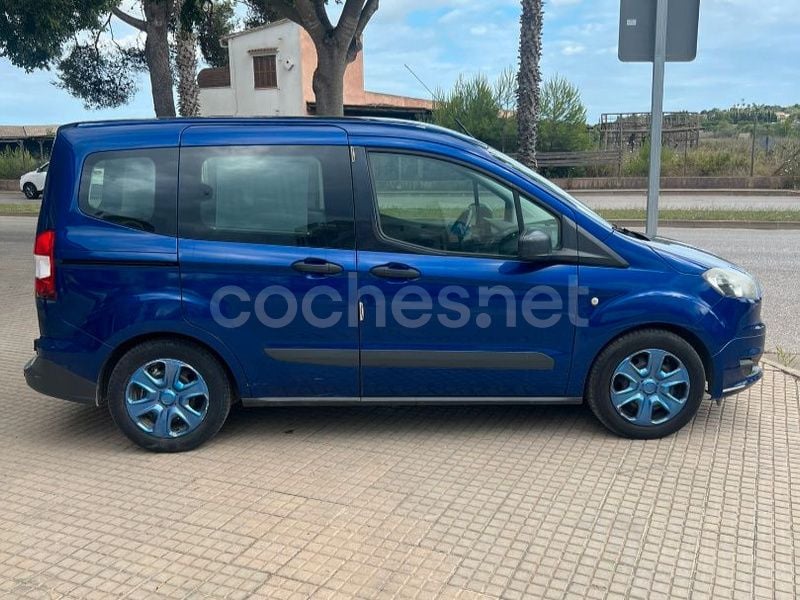 Usado Ford Tourneo Courier Ambiente 100 CV (73 kW) 2017 Azul Monovolumen