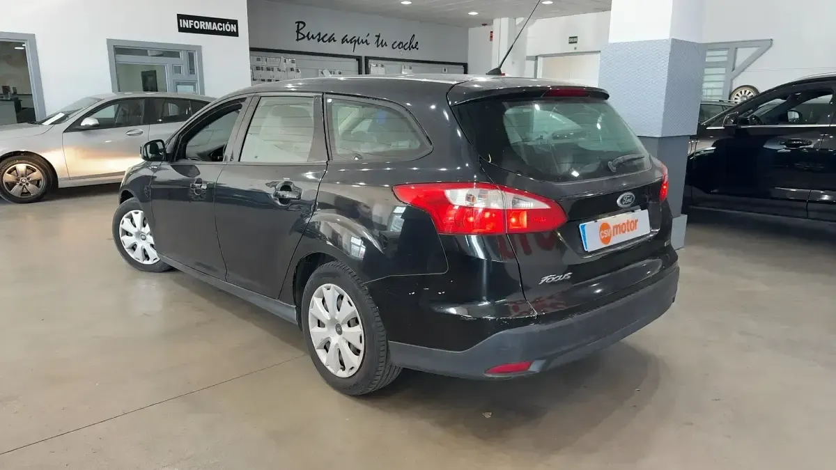 Usado Ford Focus Trend 109 CV (80 kW) 2011 Gris / plata Utilitario