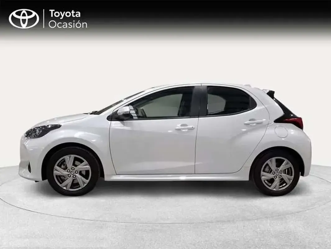 Usado Toyota Yaris Active 116 CV (85 kW) 2025 Blanco Utilitario