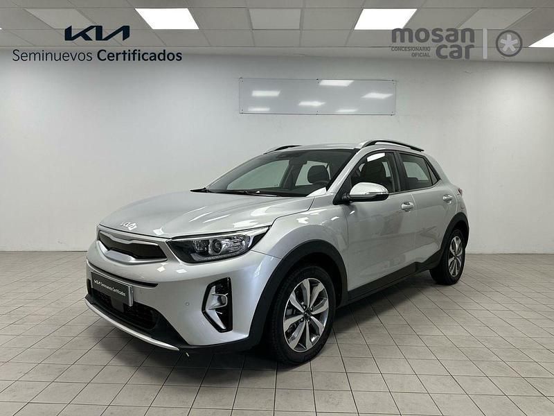 Plata sparkling Usado 2024 Kia Stonic SUV | 19.490 € (Precio justo) - Imagen 1/4