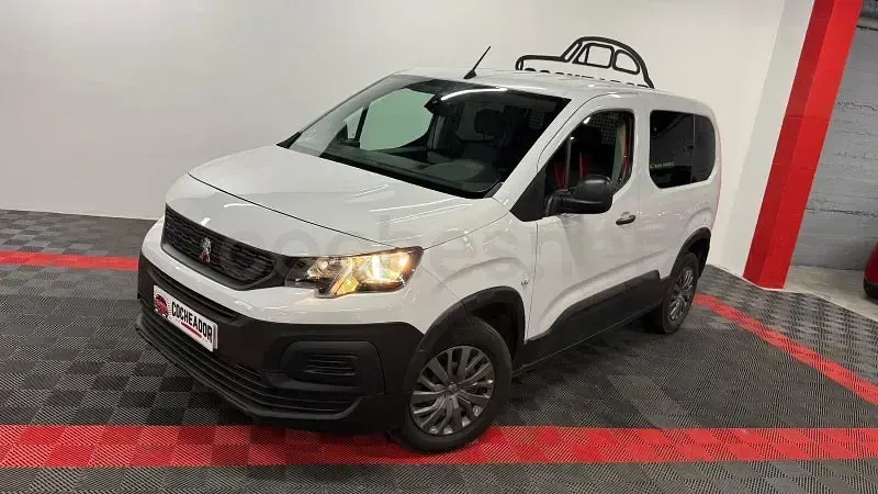 Usado Peugeot Rifter Allure 100 CV (73 kW) 2023 Blanco Monovolumen