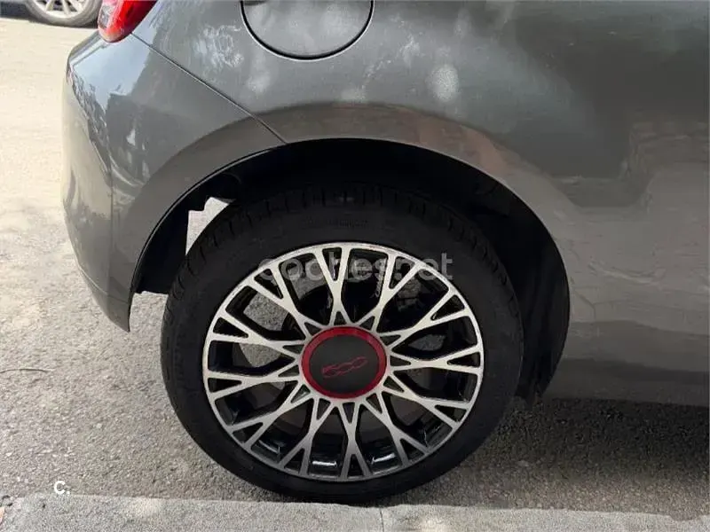 Usado Fiat 500 Red 70 CV (51 kW) 2023 Gris / plata Berlina