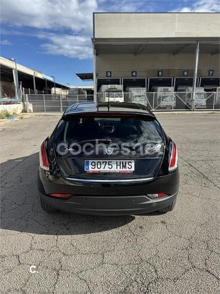 Usado Lancia Delta Gold 120 CV (88 kW) 2012 Negro Utilitario