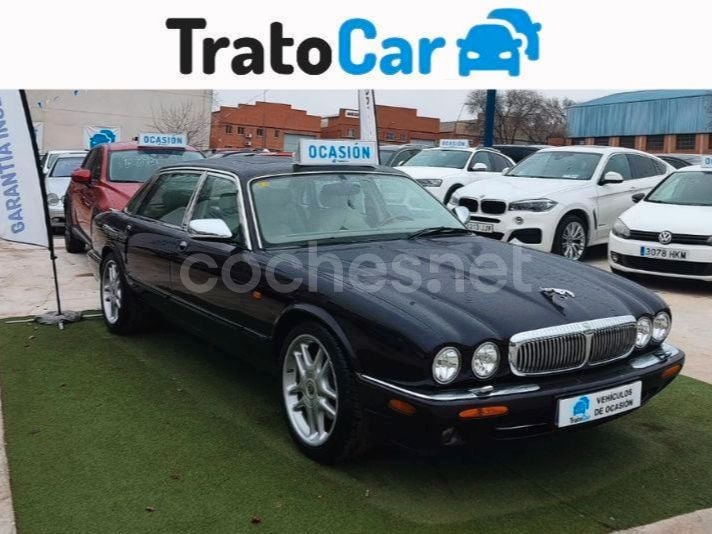 Azul Usado 2001 Jaguar XJ8 Executive Berlina | 9999 € - Imagen 1/4