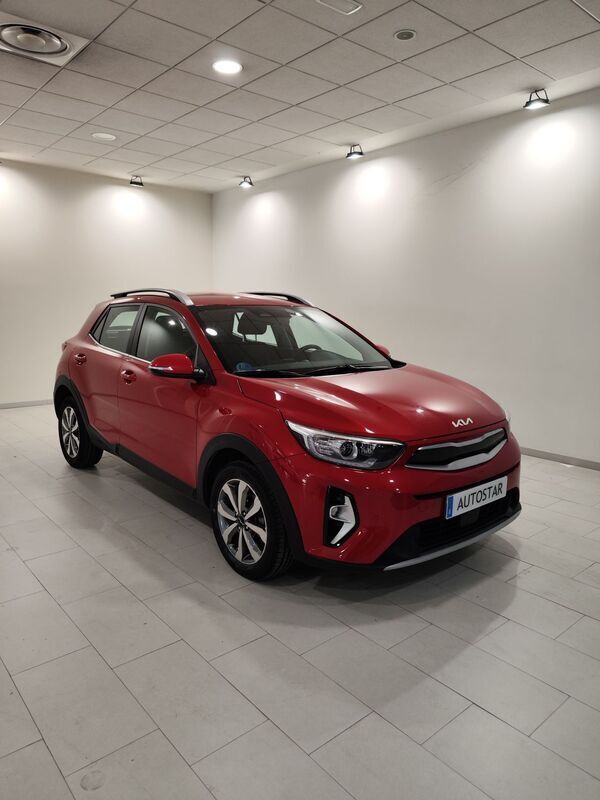 Rojo Usado 2022 Kia Stonic SUV | 18.300 € (Un poco caro) - Imagen 1/4