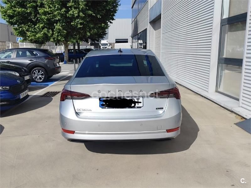 Usado Skoda Octavia 150 CV (110 kW) 2024 Blanco Familiar
