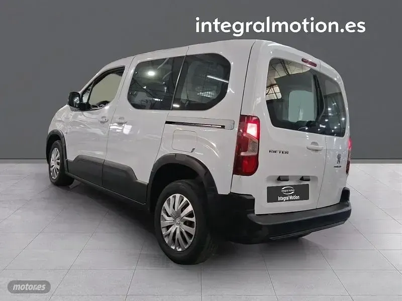 Używany Peugeot Rifter 102 KM (75 kW) 2022 Biały Minivan