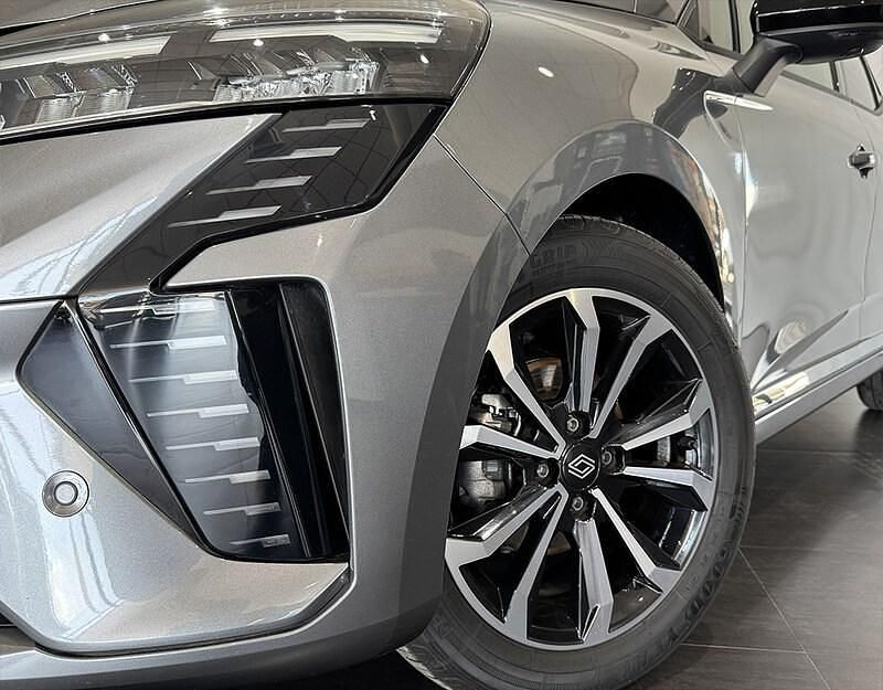 Usado Renault Clio V Techno 90 CV (66 kW) 2024 Gris Berlina