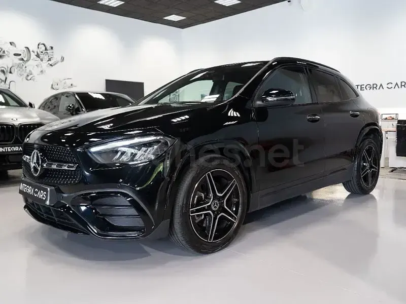 Usado Mercedes GLA200 150 CV (110 kW) 2024 Negro SUV
