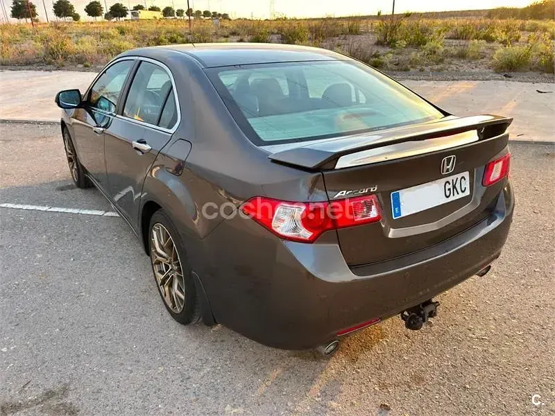 Usado Honda Accord Executive 201 CV (147 kW) 2008 Gris / plata Berlina
