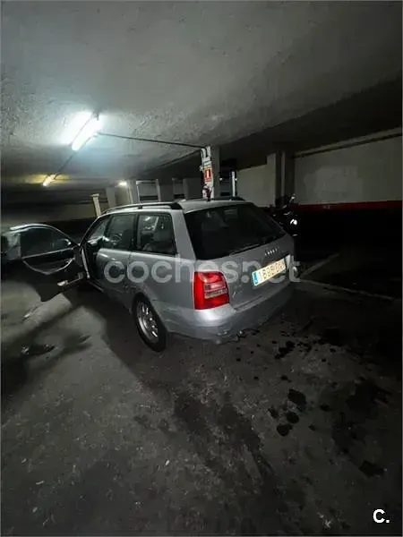 Usado Audi A4 110 CV (80 kW) 1999 Gris / plata Familiar