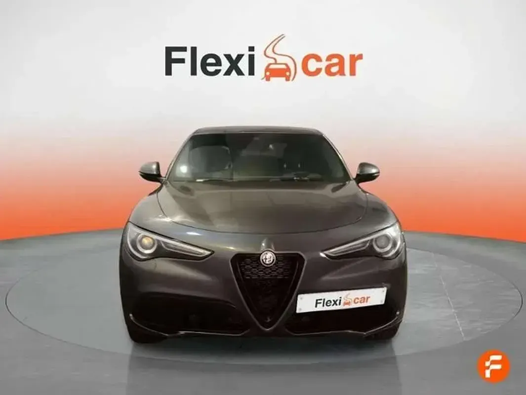 Usado Alfa Romeo Stelvio Sprint 200 CV (147 kW) 2022 Gris SUV