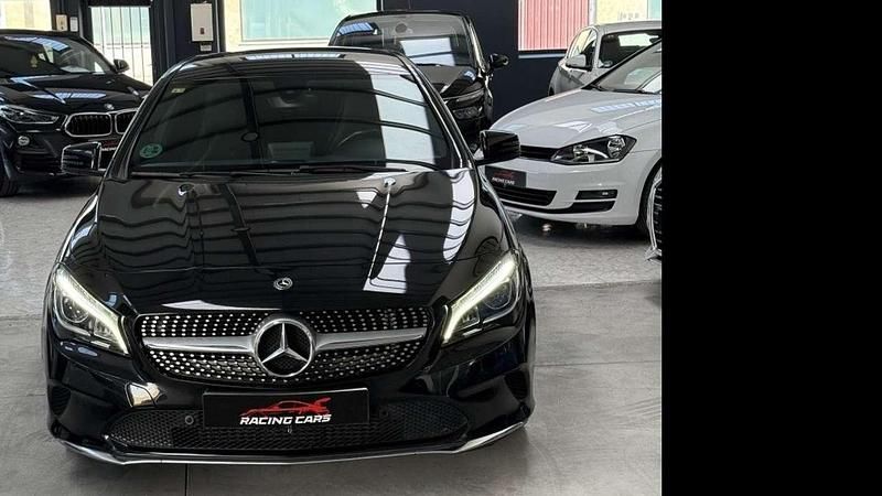 Usado Mercedes CLA200 Shooting Brake 136 CV (100 kW) 2018 Negro Familiar