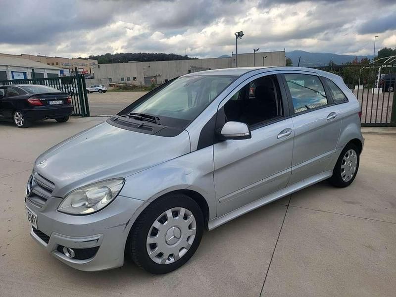 Usado Mercedes B200 136 CV (100 kW) 2009 Plateado Monovolumen