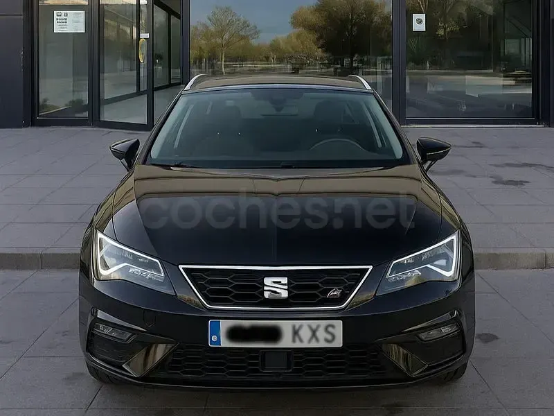 Usado Seat Leon FR 150 CV (110 kW) 2019 Negro Familiar