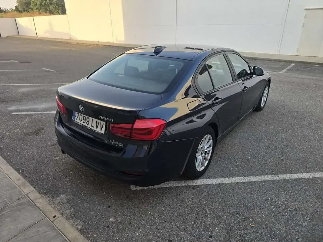 Usado BMW 318 143 CV (105 kW) 2015 Azul Berlina