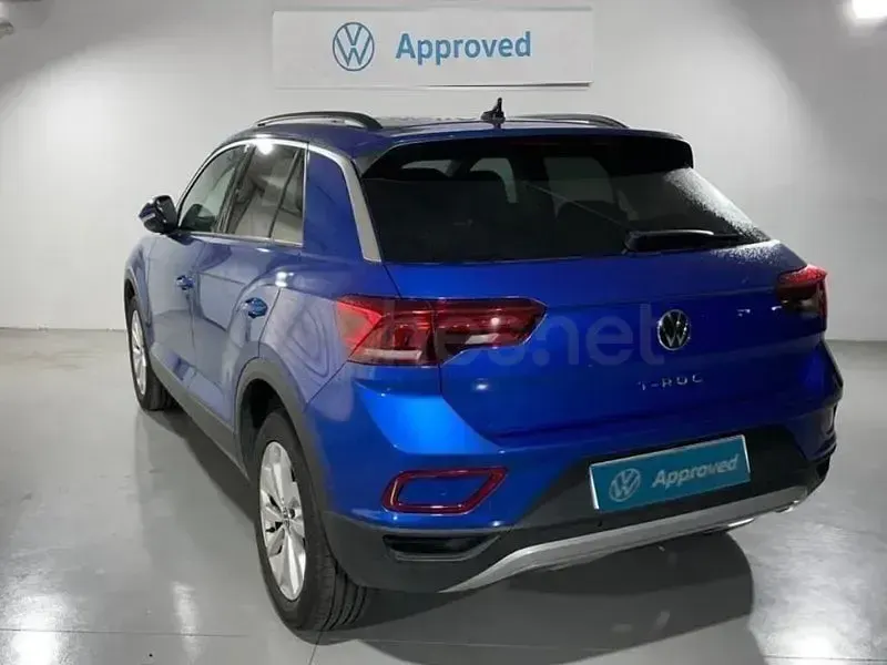 Usado VW T-Roc Life 110 CV (80 kW) 2024 Azul SUV