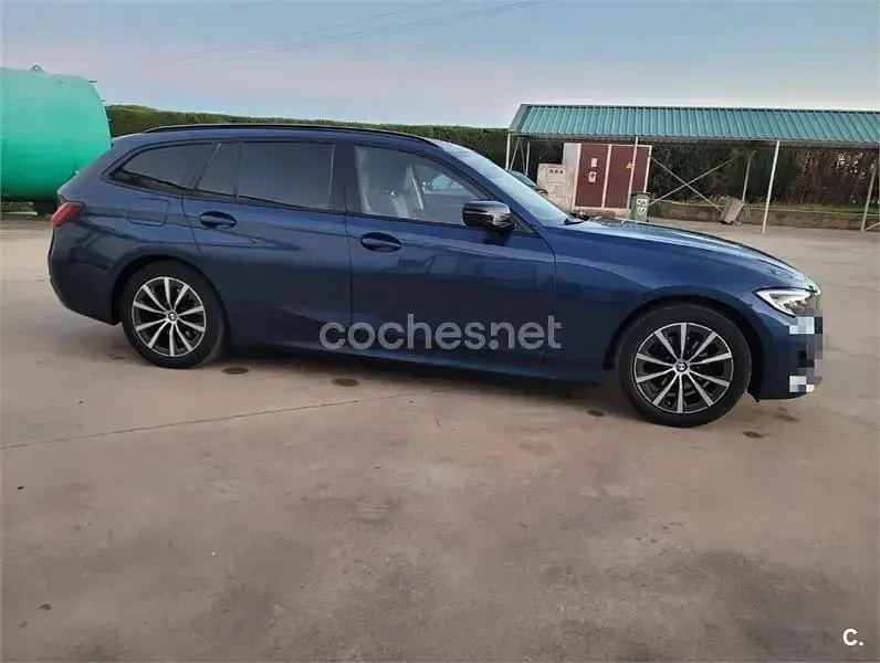 Usado BMW 318 Sport Line 150 CV (110 kW) 2022 Azul Familiar