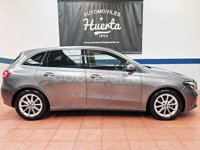 Usado Mercedes B180 116 CV (85 kW) 2020 Gris / plata Monovolumen